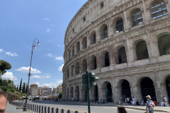 A Colosseum tövében